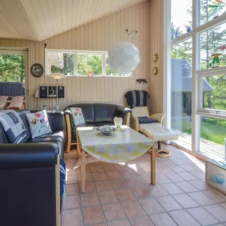 Three-bedroom Holiday In Ulfborg