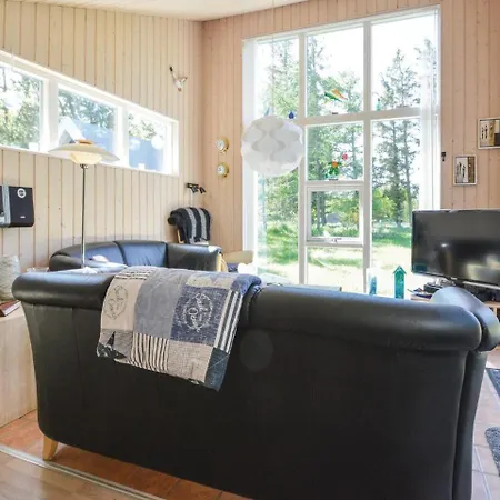 Three-bedroom Holiday In Ferienhaus *