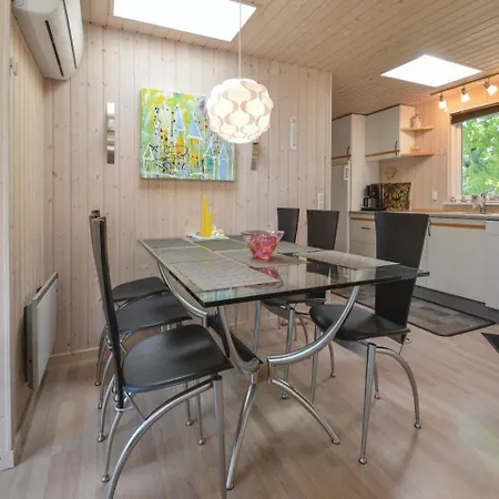 Three-bedroom Holiday In Ulfborg