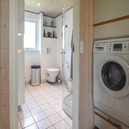 Three-bedroom Holiday In Ferienhaus Ulfborg