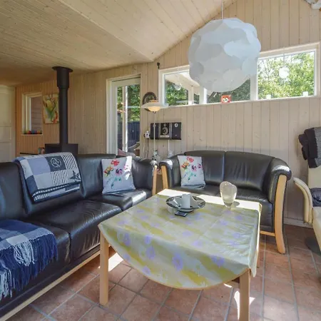 Three-bedroom Holiday In Ferienhaus Ulfborg